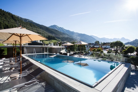 Bild: Rooftop Pool  at Hotel Arlmont in St. Anton am Arlberg