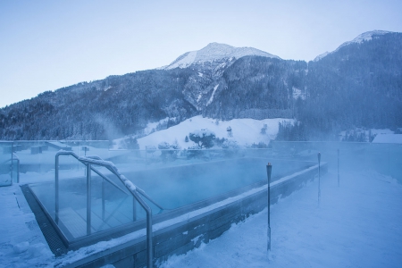 Bild: Wellness Hotel Arlmont in St Anton mit Blick auf das Skigebiet Arlberg