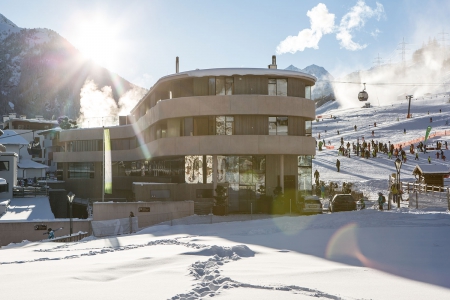 Bild: Hotel Arlmont in Sankt Anton in winter