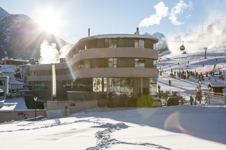 Bild: Hotel Arlmont in Sankt Anton im Winter