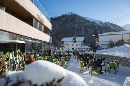 Bild: Sonnenterrasse im Skigebiet Arlberg, Hotel Arlmont St Anton