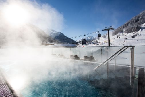 Rooftop pool at Hotel Arlmont - wellness hotel St. Anton