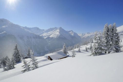 Winterurlaub am Arlberg: Verschneite Winterlandschaft, perfekte Pisten